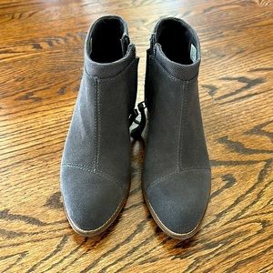 Women’s Toms ankle boot.